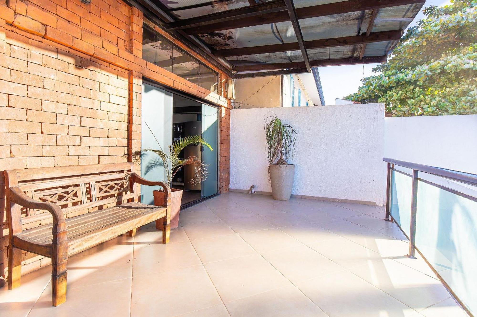 Casa Em Com Arquitetura Industrial, Sinuca E Hidromassagem * Búzios